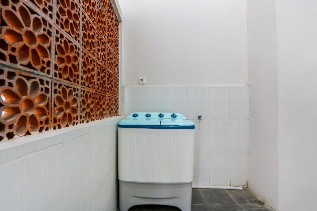 فندق Oyo 3187 Kost Putri Bu Chris Jembel المظهر الخارجي الصورة