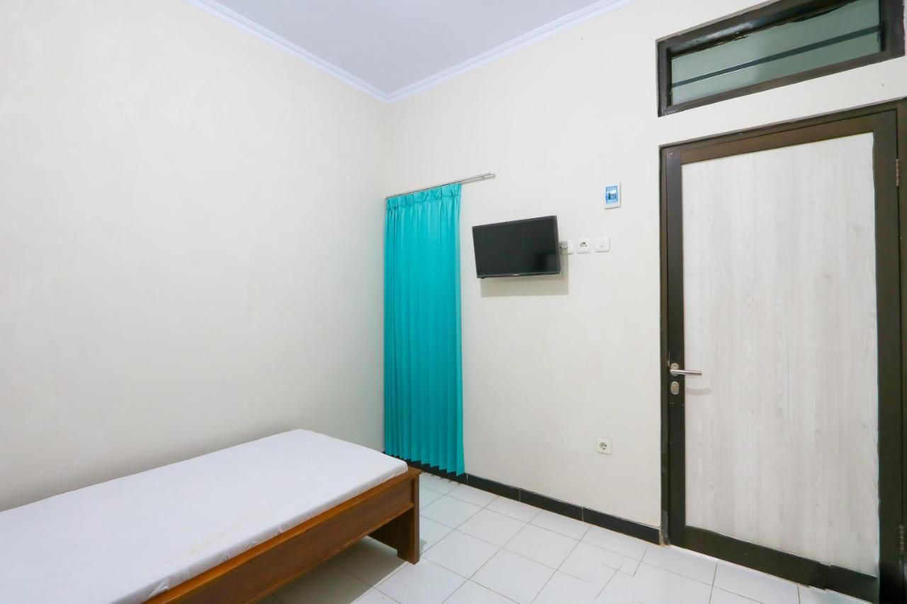 فندق Oyo 3187 Kost Putri Bu Chris Jembel المظهر الخارجي الصورة