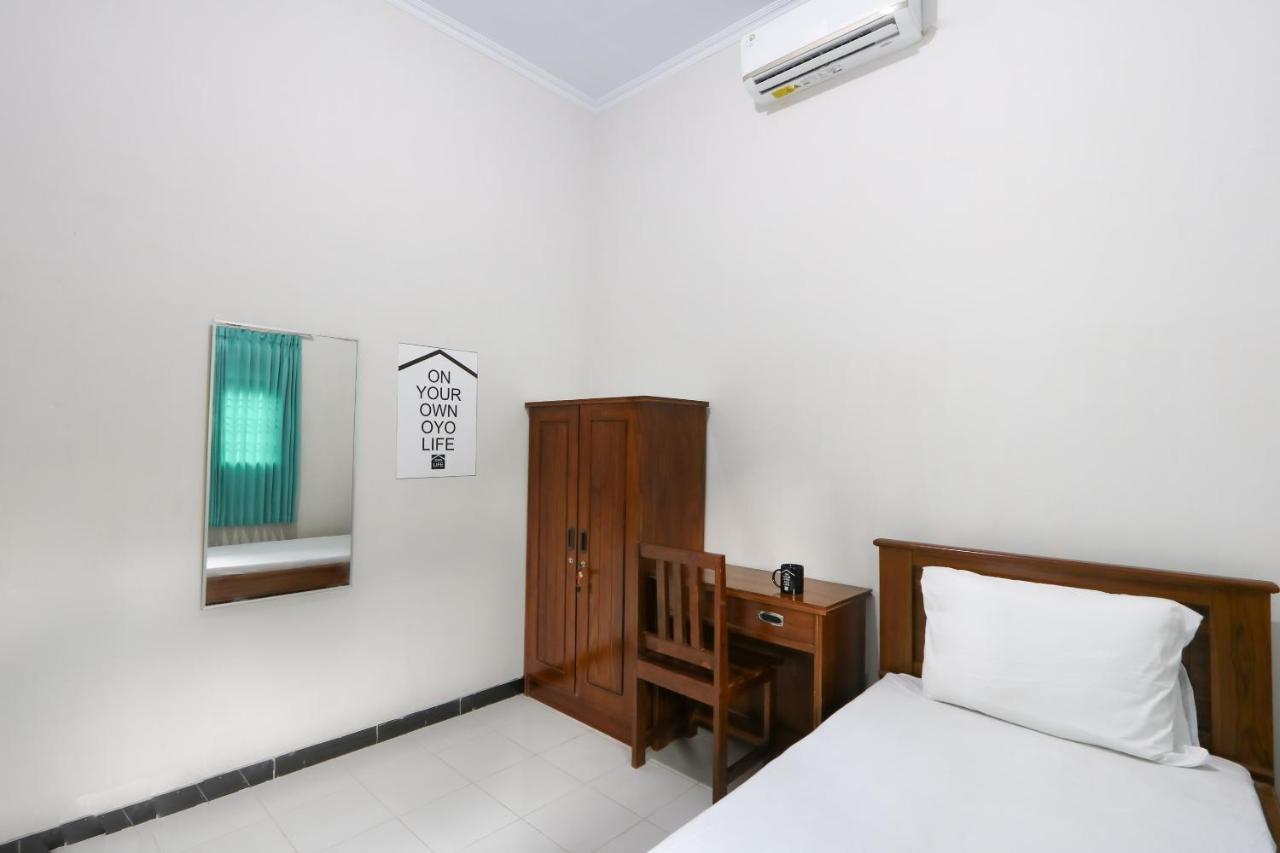 فندق Oyo 3187 Kost Putri Bu Chris Jembel المظهر الخارجي الصورة