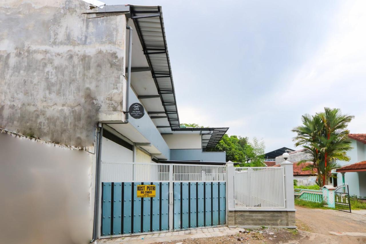 فندق Oyo 3187 Kost Putri Bu Chris Jembel المظهر الخارجي الصورة