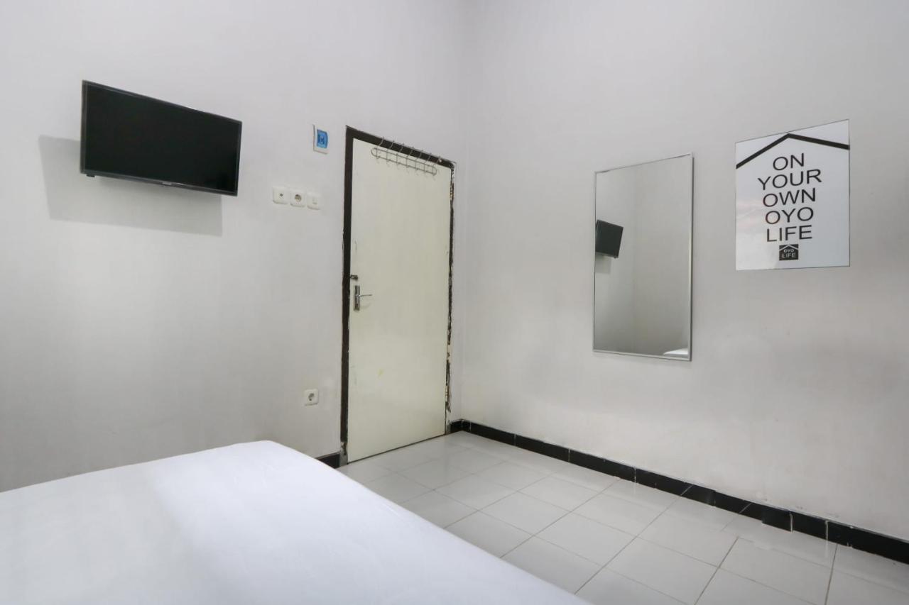 فندق Oyo 3187 Kost Putri Bu Chris Jembel المظهر الخارجي الصورة