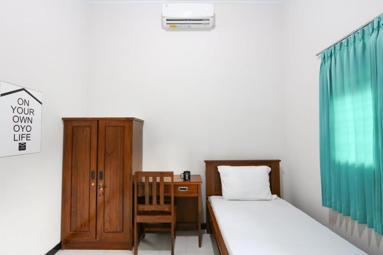 فندق Oyo 3187 Kost Putri Bu Chris Jembel المظهر الخارجي الصورة
